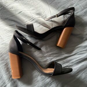 Classic Ankle-Strap Block Heel Sandals - Black